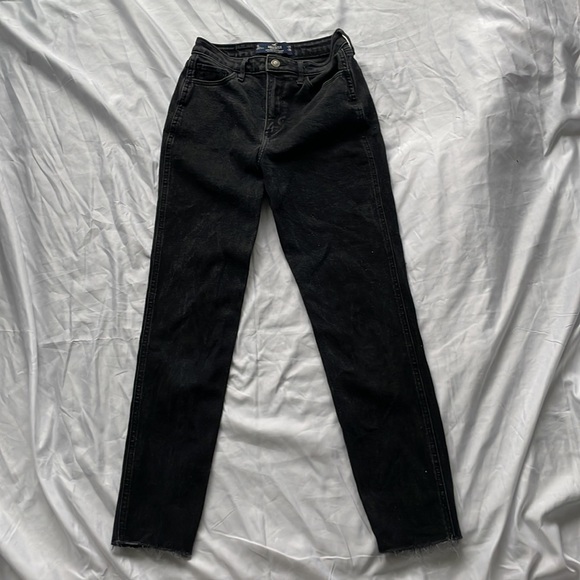 Hollister ULTRA HIGH-RISE BLACK MOM JEANS - Picture 6 of 8